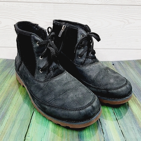 UGG Bradley Ankle Boot - Picture 3 of 11